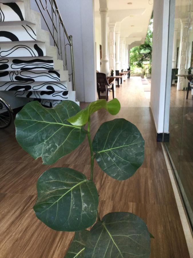 French Garden Resort Uppuveli Dış mekan fotoğraf