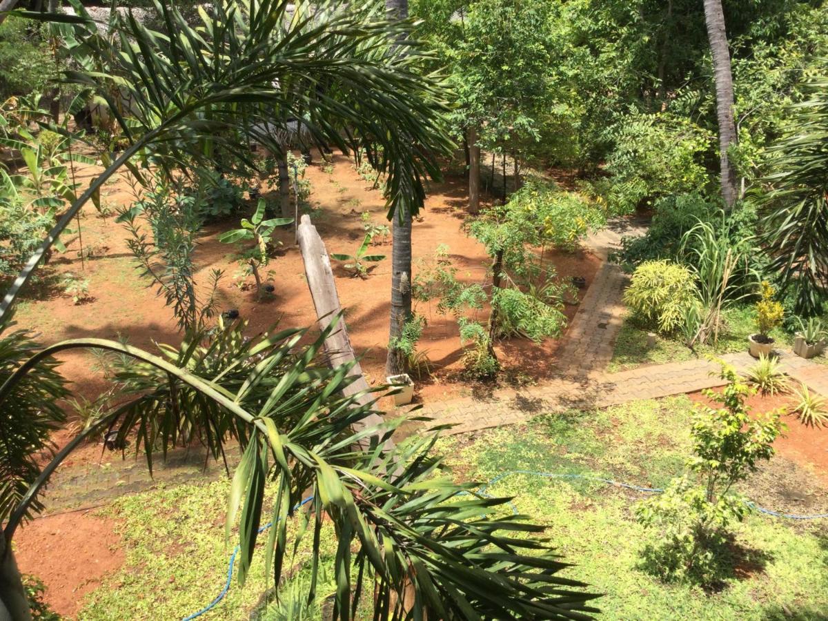 French Garden Resort Uppuveli Dış mekan fotoğraf