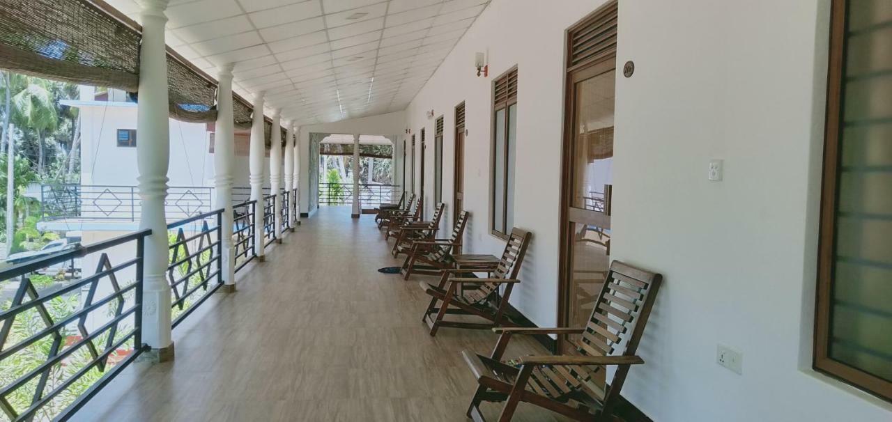 French Garden Resort Uppuveli Dış mekan fotoğraf