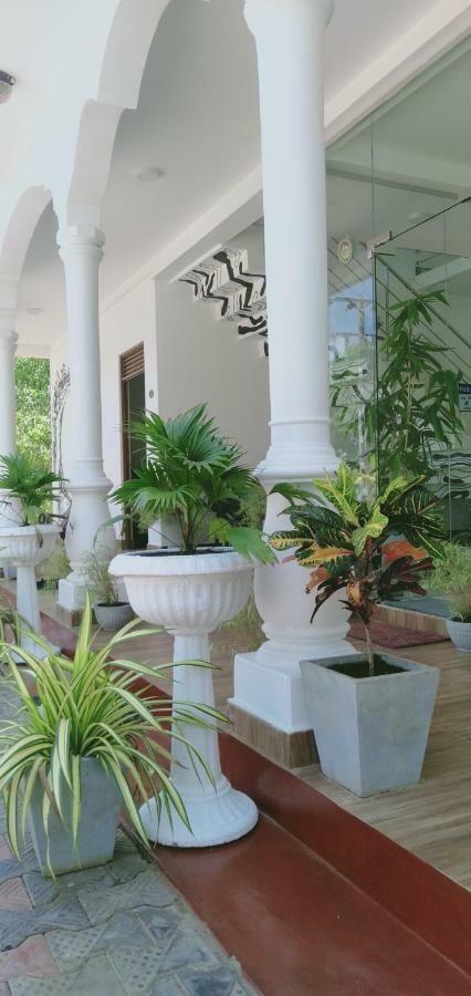 French Garden Resort Uppuveli Dış mekan fotoğraf